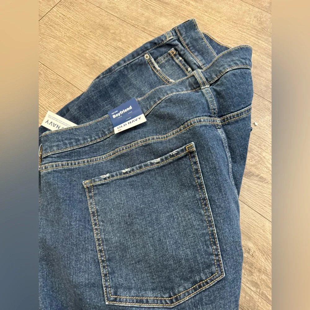 BUNDLE 2 ITEMS FOR $8✨

OLD NAVY mid-rise boyfriend jeans ✨ - Picture 10 of 11